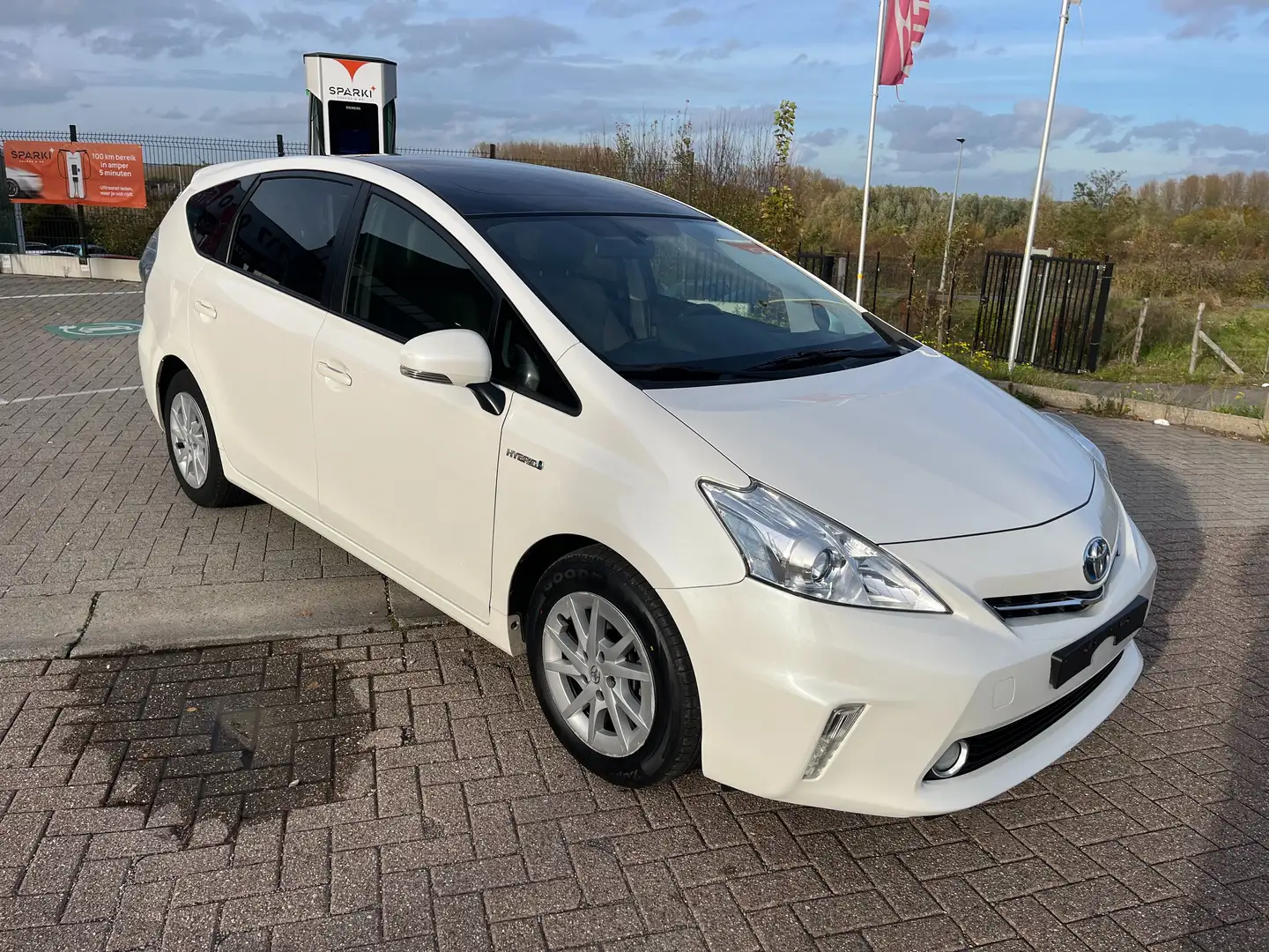 Toyota Prius+ Biały - 1