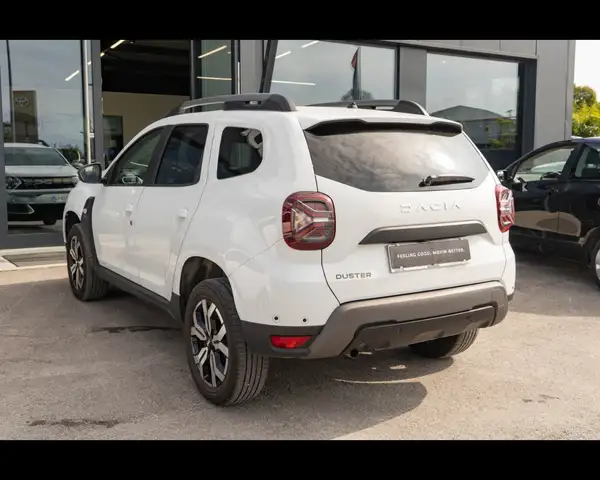 Dacia Duster view 3