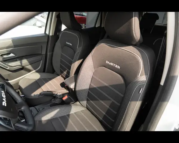 Dacia Duster view 11