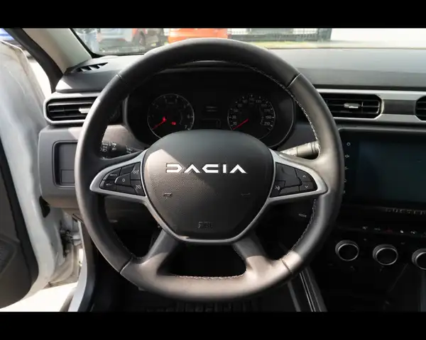 Dacia Duster view 8