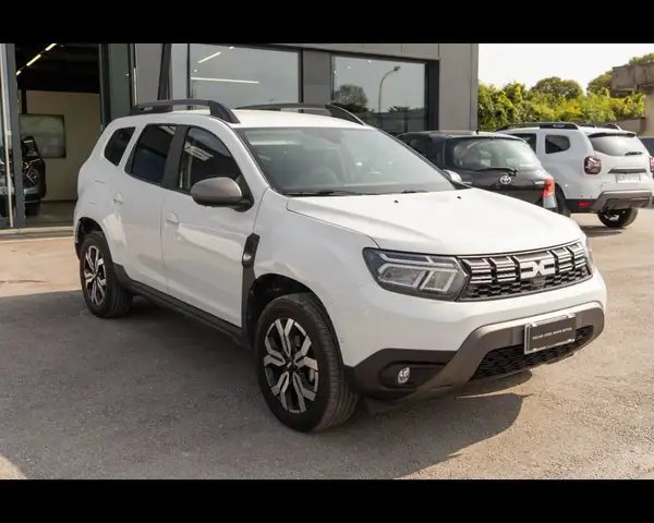 Dacia Duster view 6