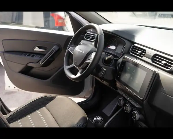 Dacia Duster view 19