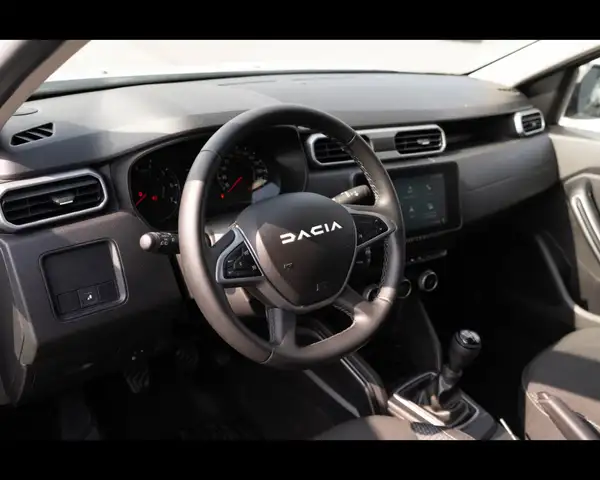 Dacia Duster view 12