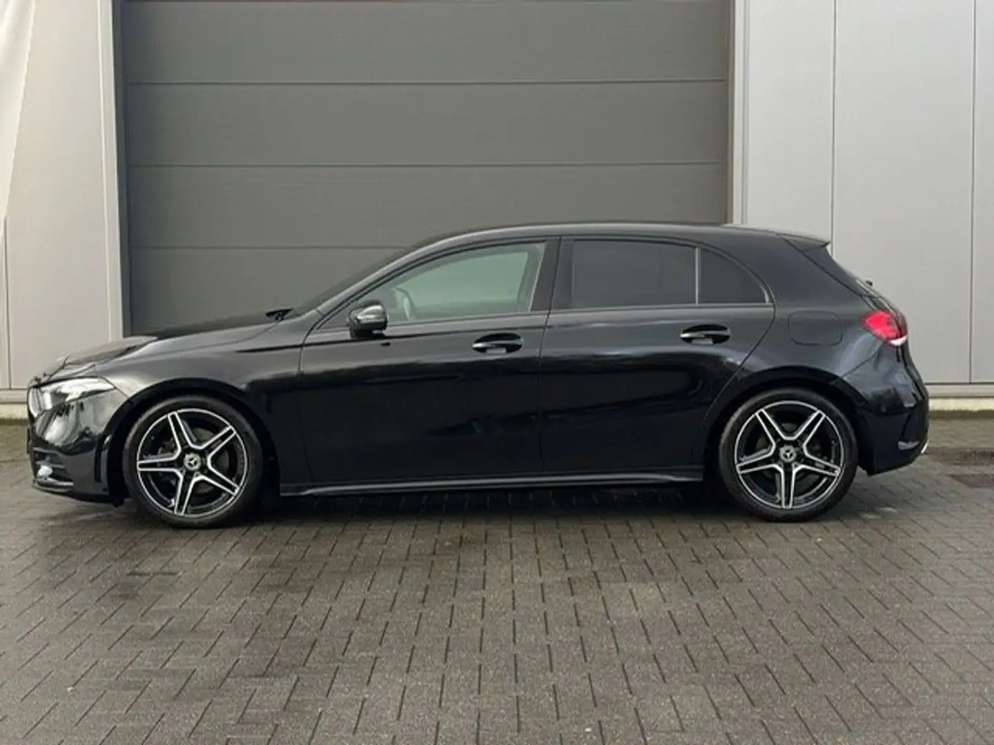 Mercedes-Benz A 180 A 180 7G-DCT AMG Line - 2