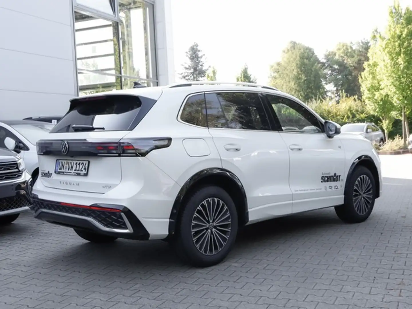 Volkswagen Tiguan 1,5 l DSG R-Line SOUND DCC AHK NAVIPRO PANO MAT... Weiß - 2