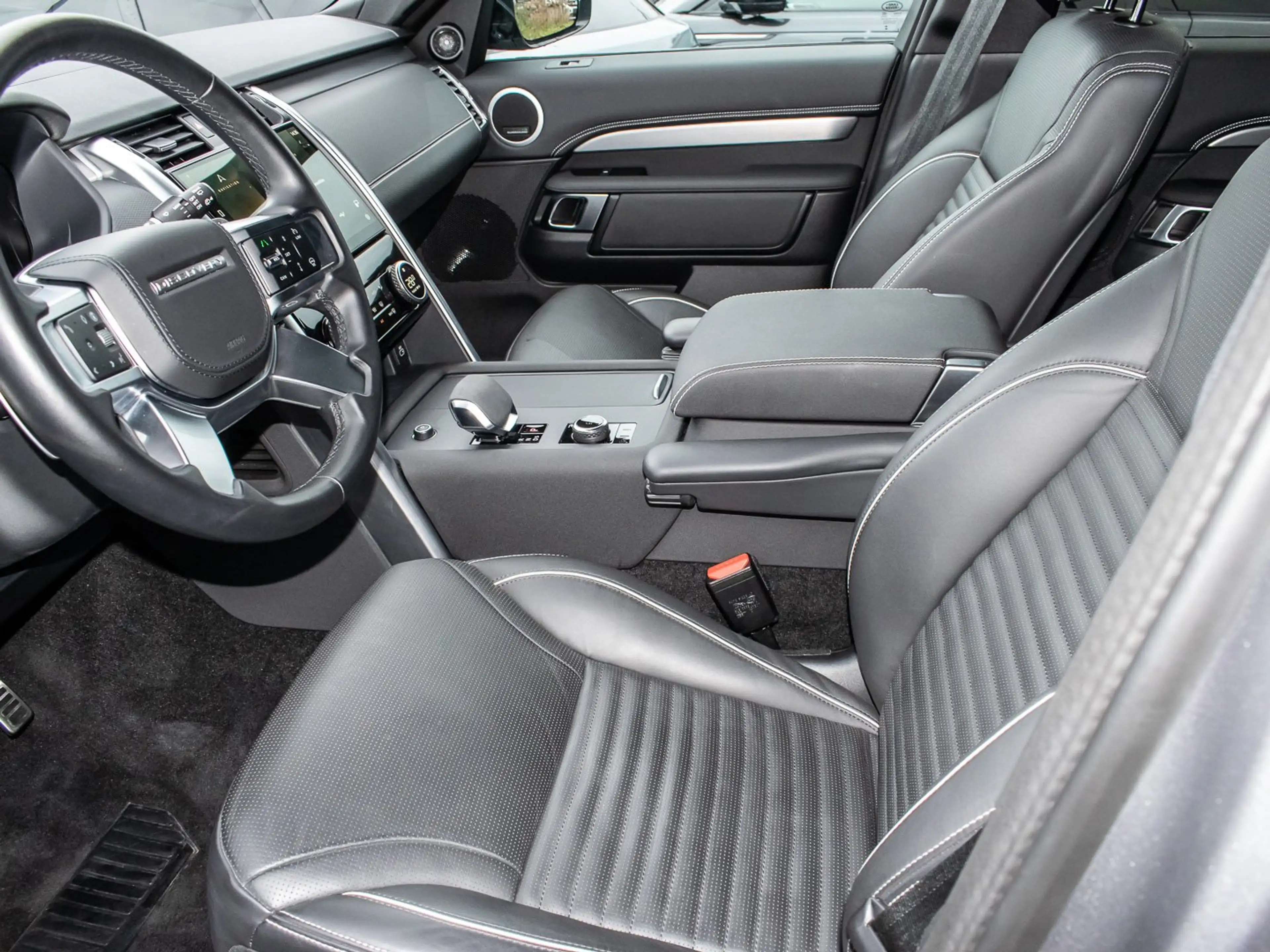 Land Rover Discovery D300 Dynamic HSE PANO LED STANDHZG — photo 15
