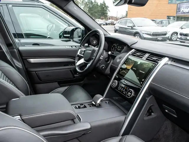 Land Rover Discovery view 9