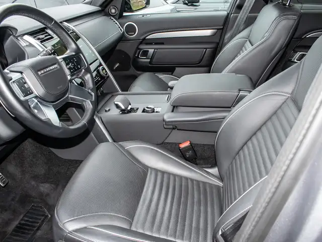 Land Rover Discovery view 15