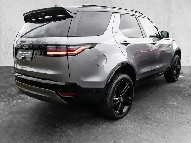 Land Rover Discovery view 3