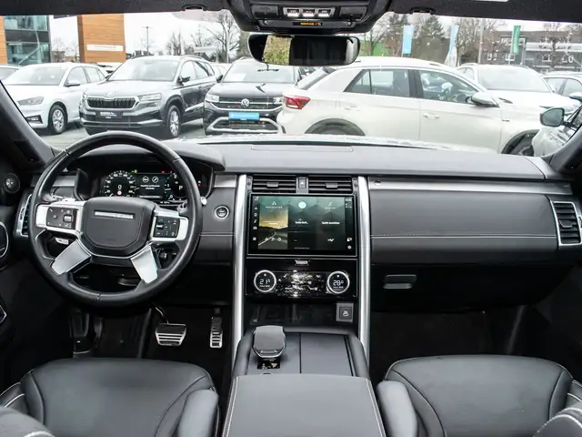 Land Rover Discovery view 11