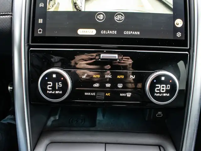 Land Rover Discovery view 7