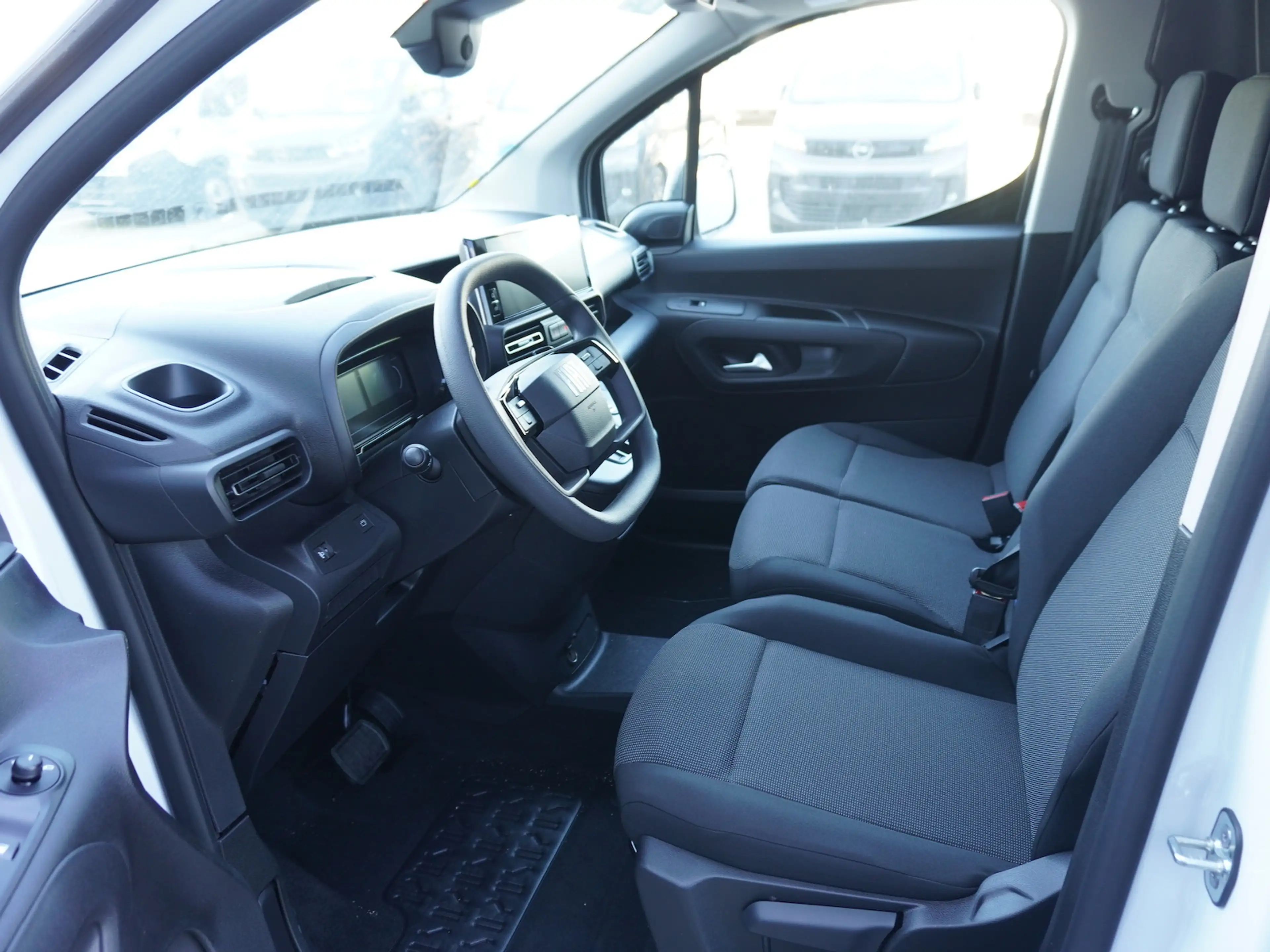 Fiat E-Doblo 3-Sitzer + Allwetterreifen + Kamera — photo 10