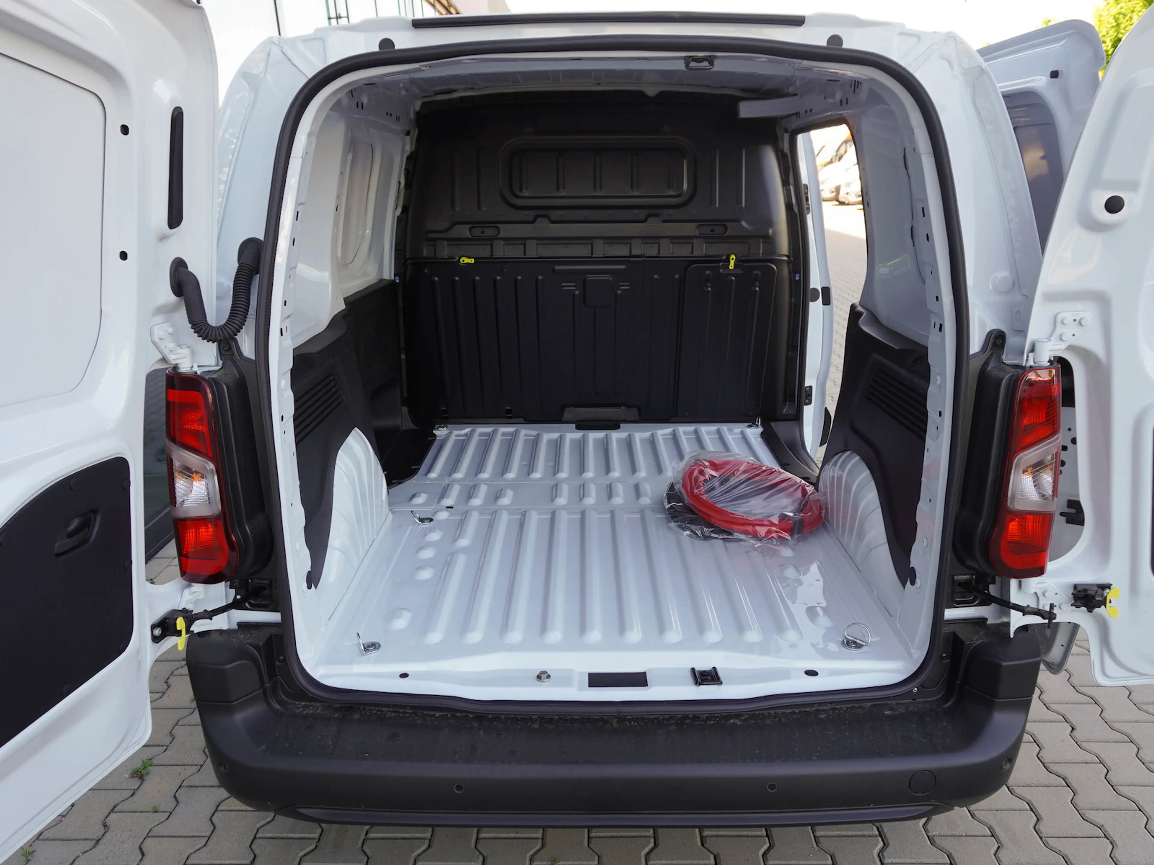 Fiat E-Doblo 3-Sitzer + Allwetterreifen + Kamera — photo 6