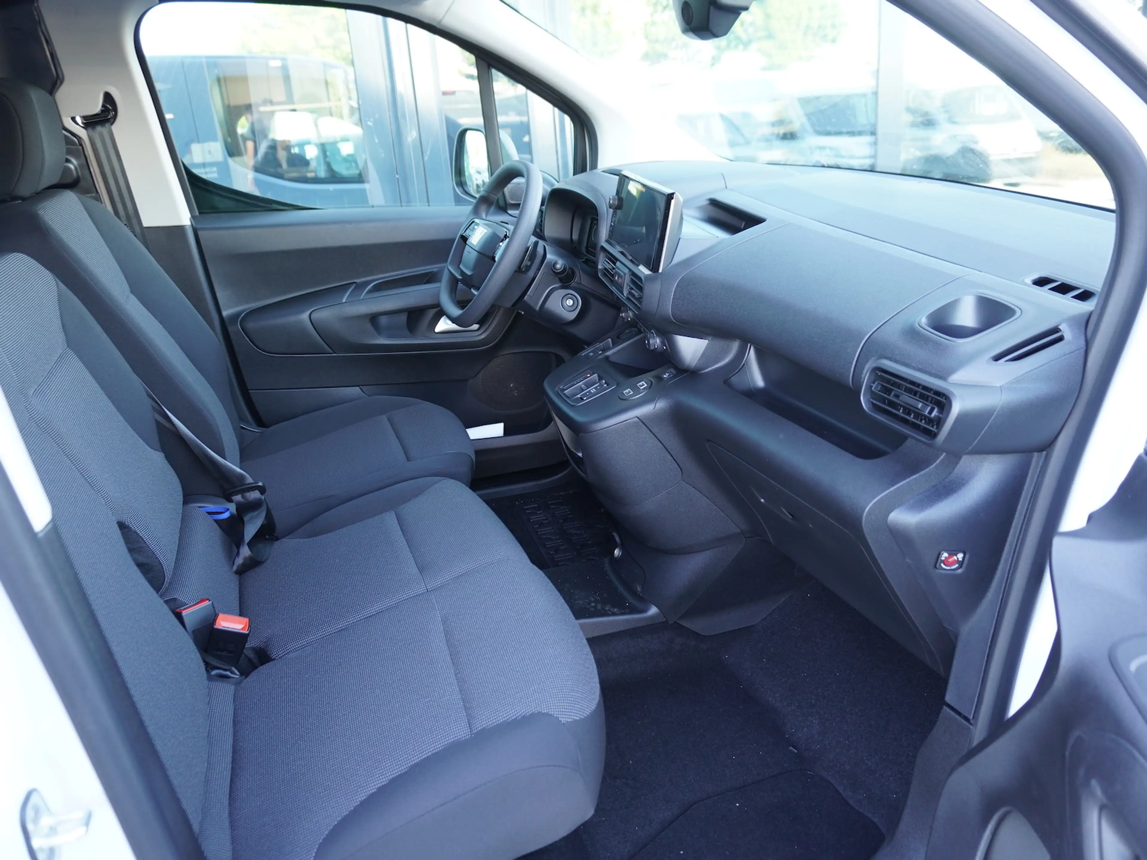 Fiat E-Doblo 3-Sitzer + Allwetterreifen + Kamera — photo 11