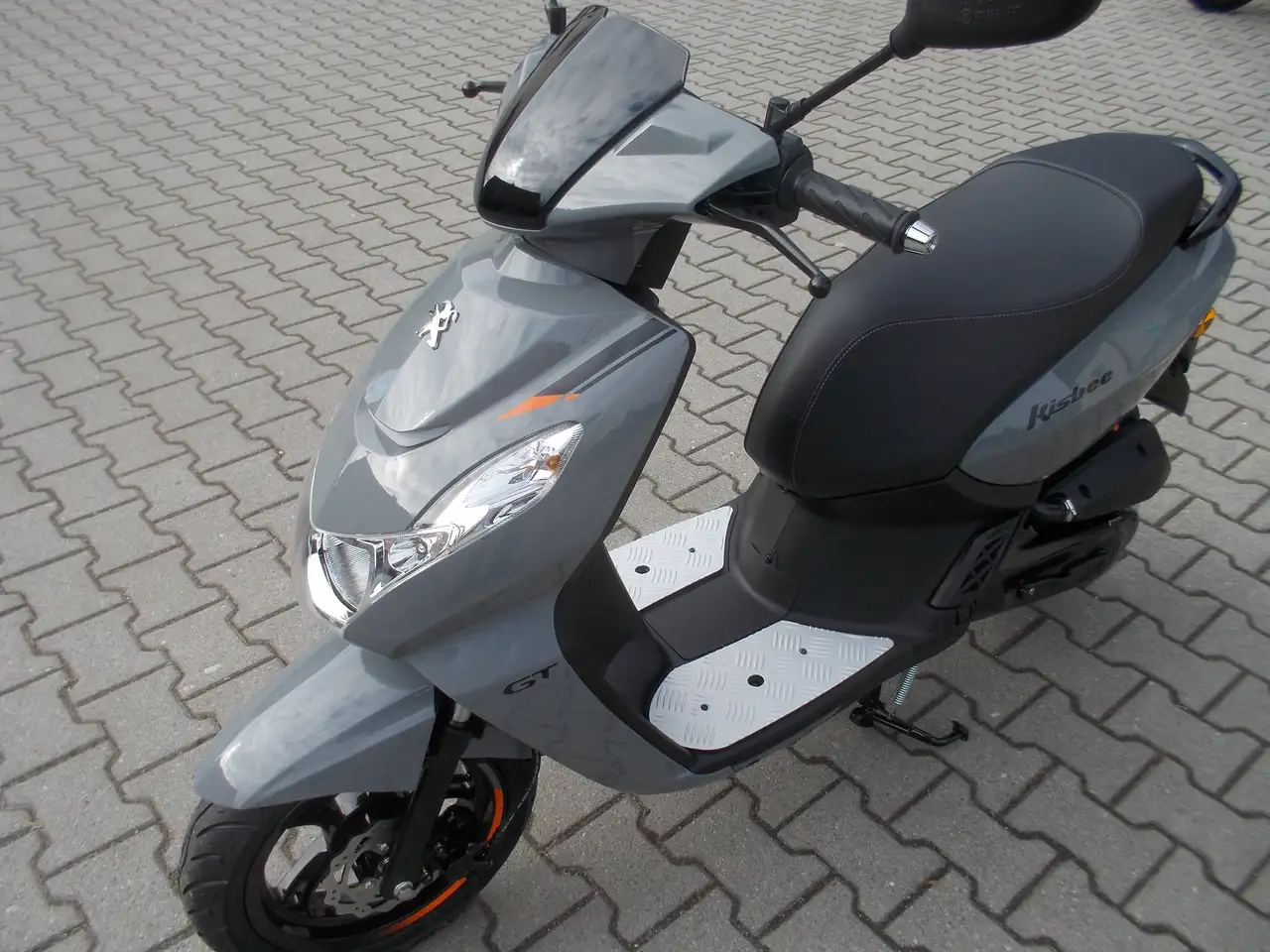 Peugeot Kisbee Roller/Scooter in Grau neu in Landau/Isar für € 2.290