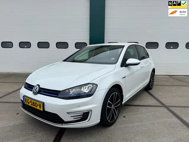 Volkswagen Golf GTE 1.4 TSI Connected Series