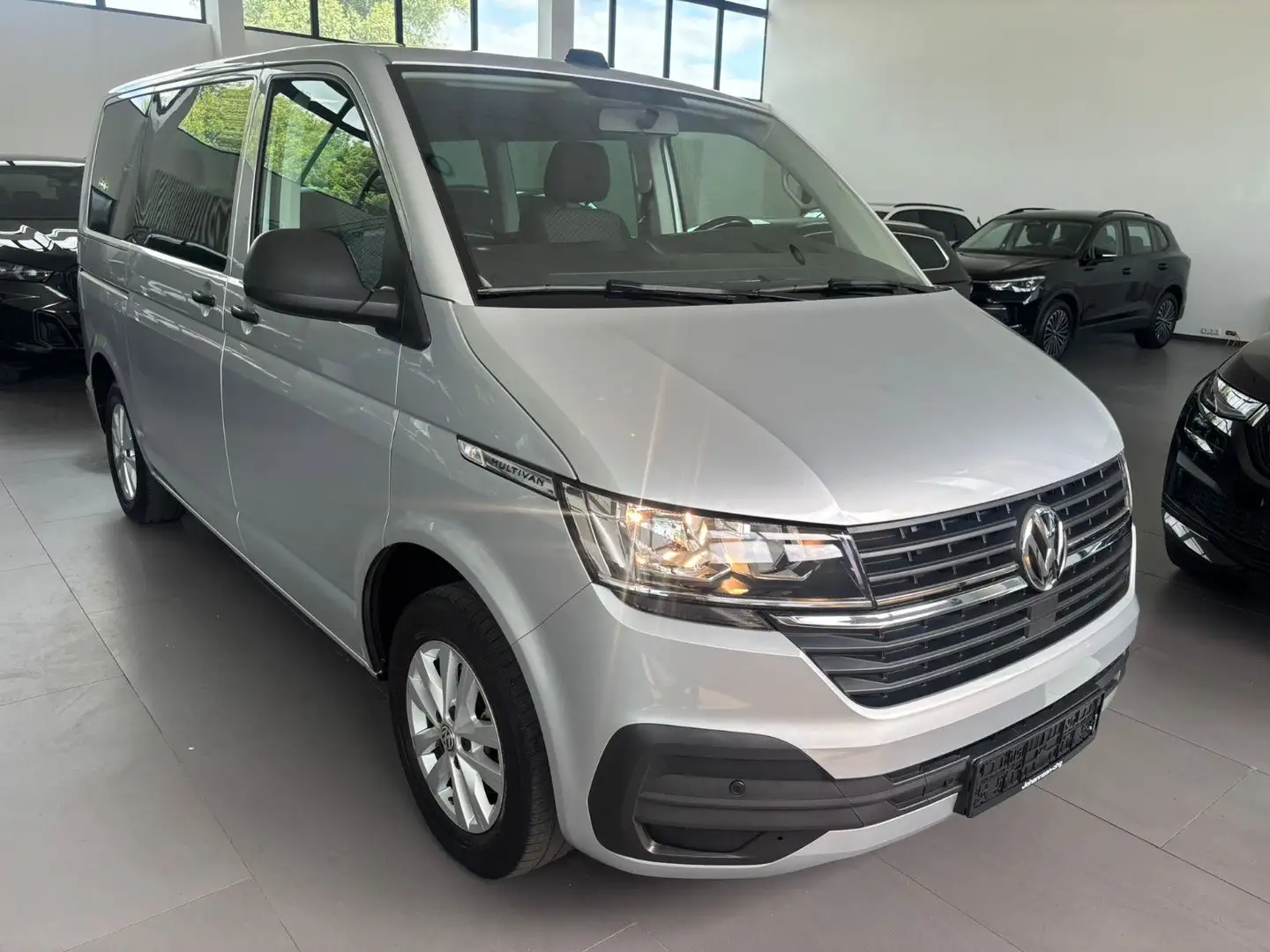 Volkswagen T6 Multivan T6.1 Multivan TDI Trendline/AHK/ACC/Standheizung Silber - 1