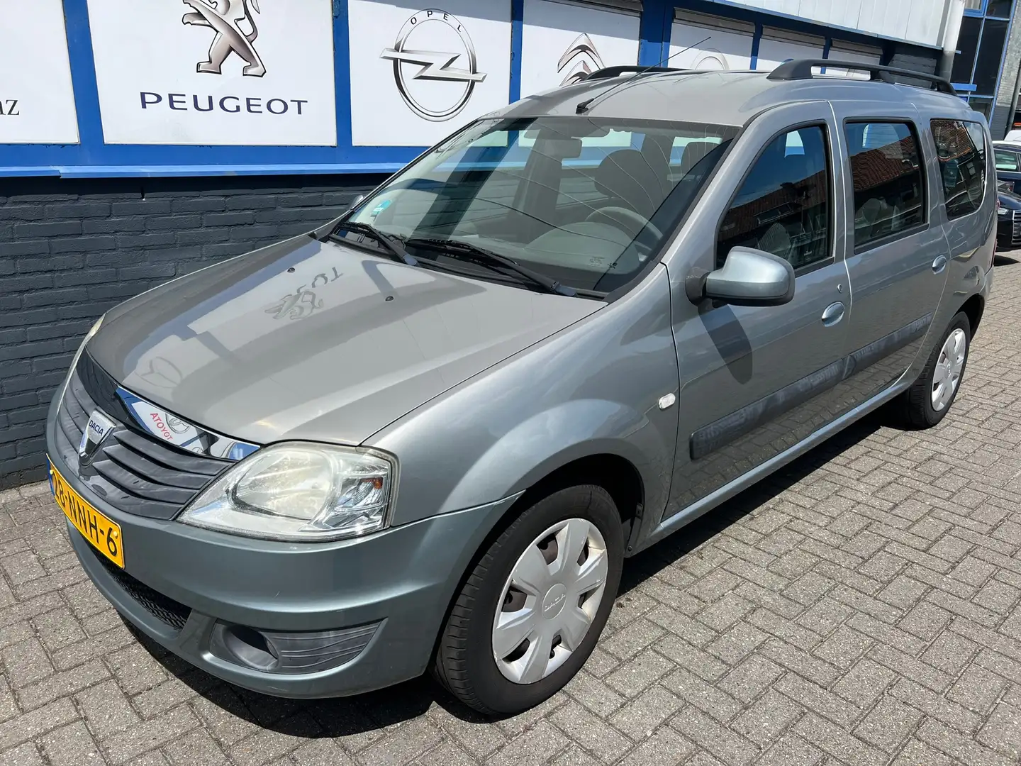 Dacia Logan MCV 1.6-16V Lauréate 7p. 10-2010 130000km 3995eu Blauw - 2