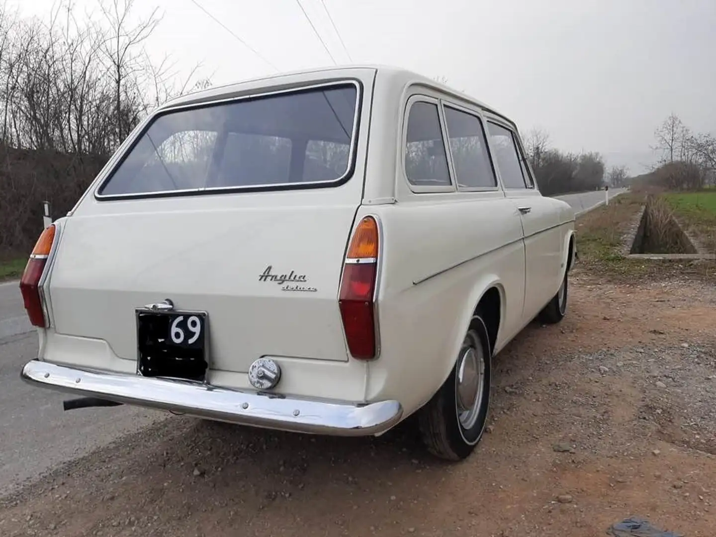 Ford Anglia quattrostagioni Alb - 2