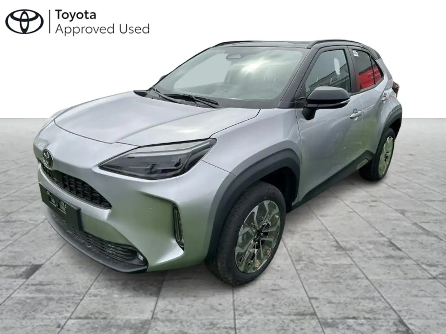 Toyota Yaris Cross Dynamic Plus Zilver - 1