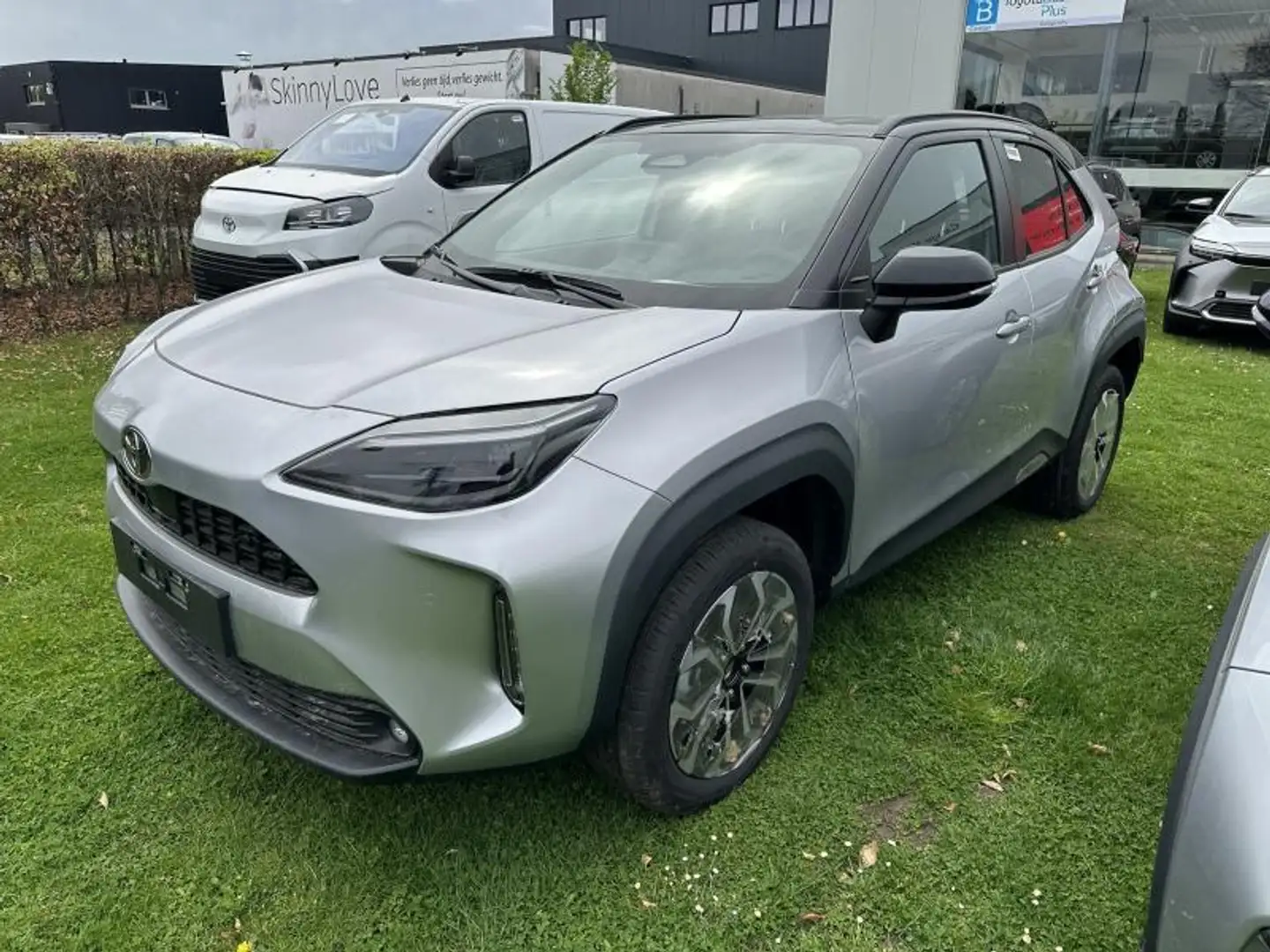 Toyota Yaris Cross Dynamic Plus Zilver - 2