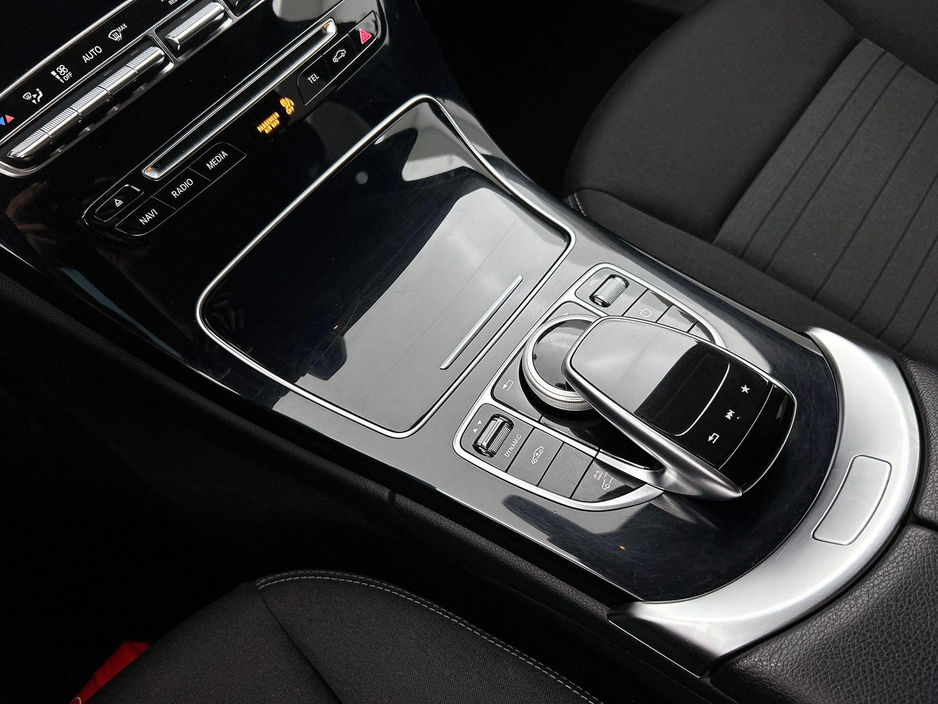 Mercedes-Benz C 350 Break C E | Luchtvering | Navigatie | Parkeer Pack — photo 7
