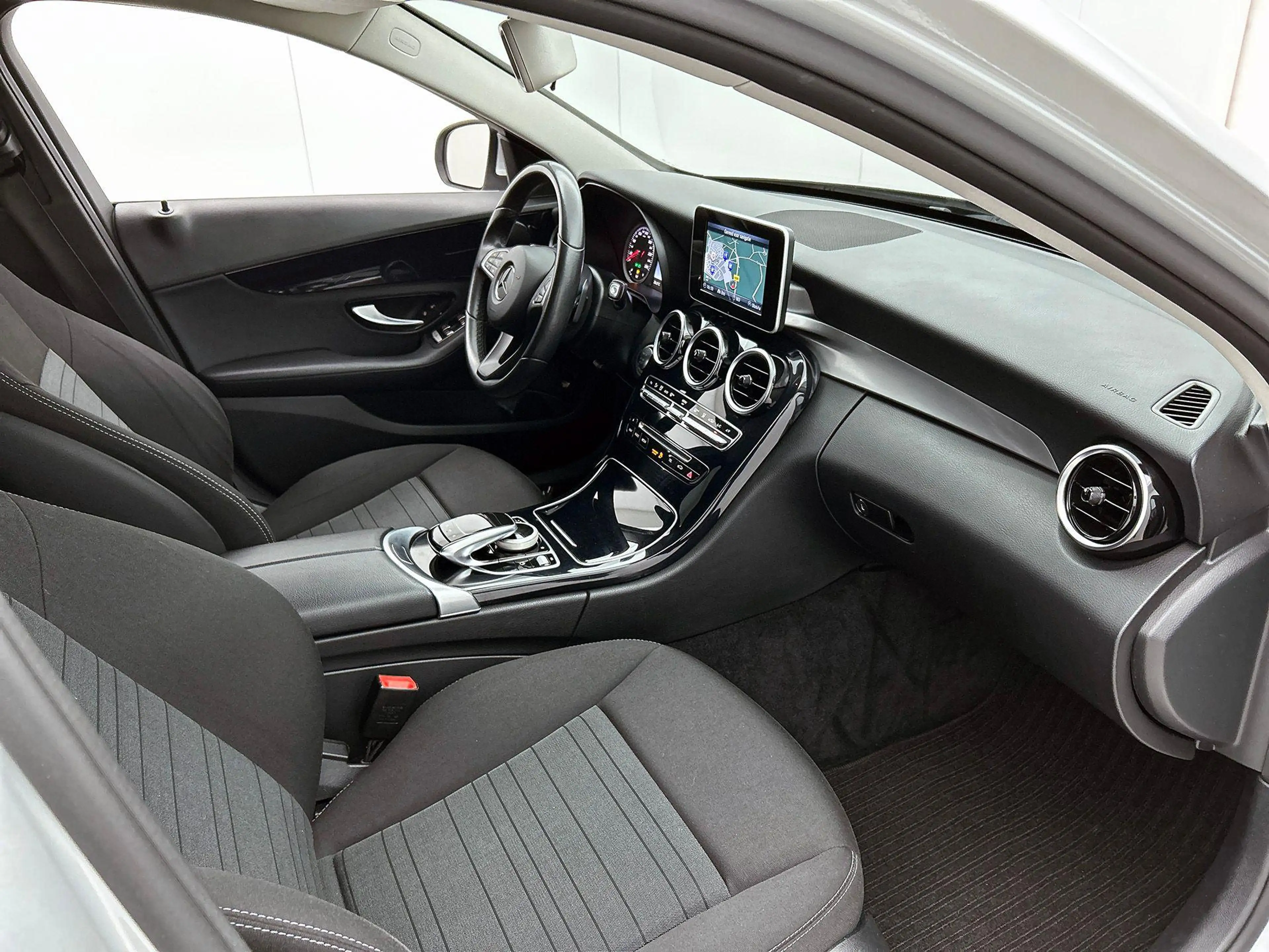 Mercedes-Benz C 350 Break C E | Luchtvering | Navigatie | Parkeer Pack — photo 6