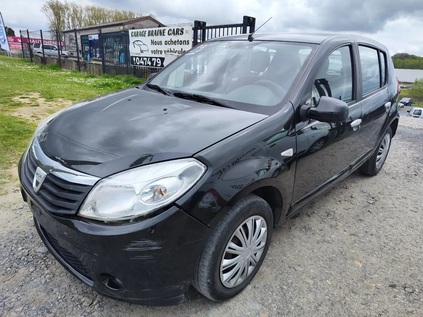 Dacia Sandero 1.4i Schwarz - 1