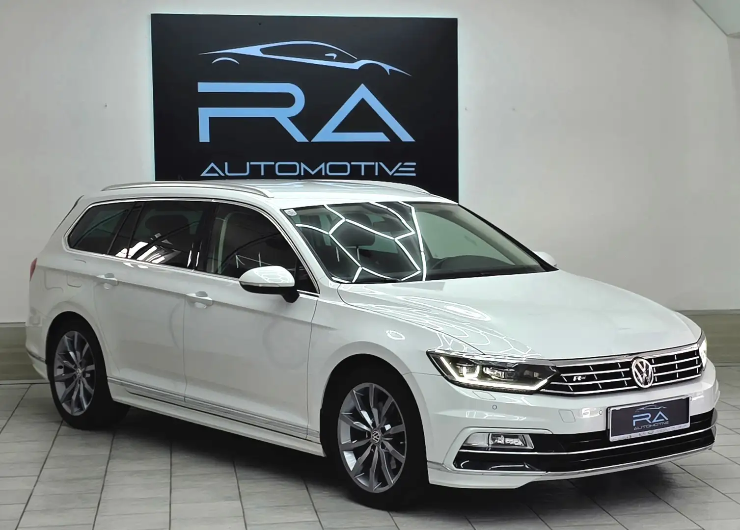 Volkswagen Passat Variant R-Line BMT/Start-Stopp Weiß - 1