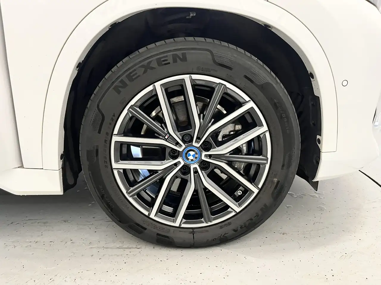 BMW iX1 xDrive30 *M-Sportpaket / Innovationspaket / AHV*, миниатюра 20