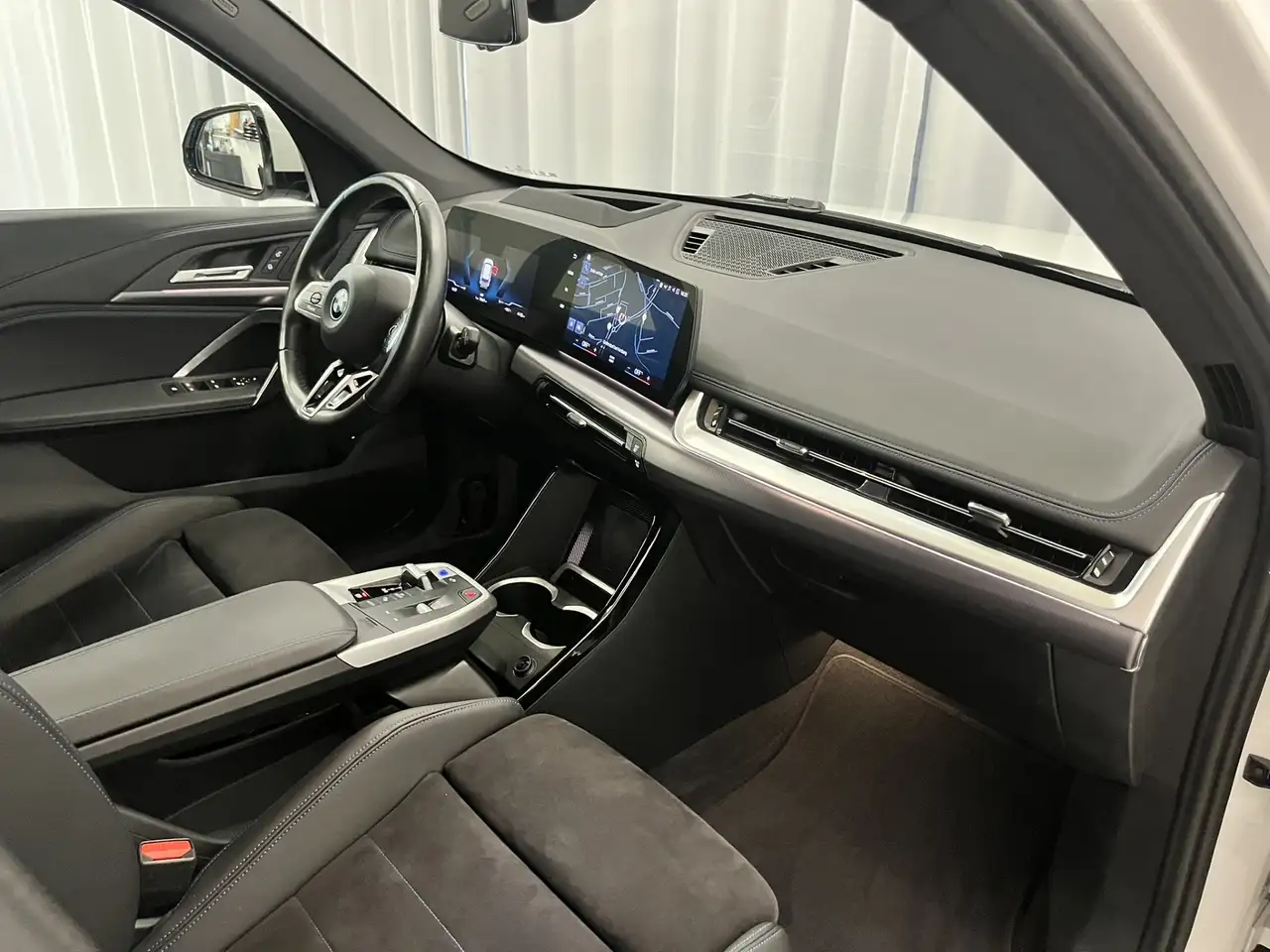 BMW iX1 xDrive30 *M-Sportpaket / Innovationspaket / AHV*, миниатюра 9