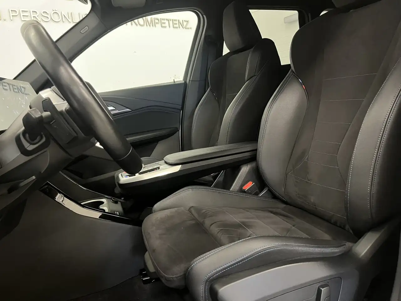 BMW iX1 xDrive30 *M-Sportpaket / Innovationspaket / AHV*, миниатюра 14