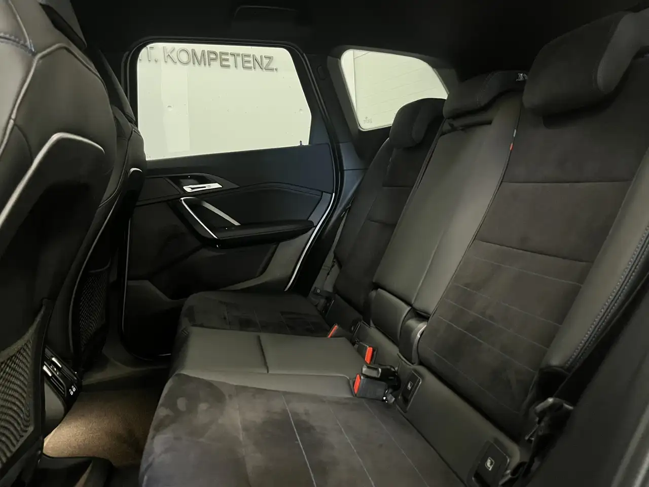 BMW iX1 xDrive30 *M-Sportpaket / Innovationspaket / AHV*, миниатюра 15