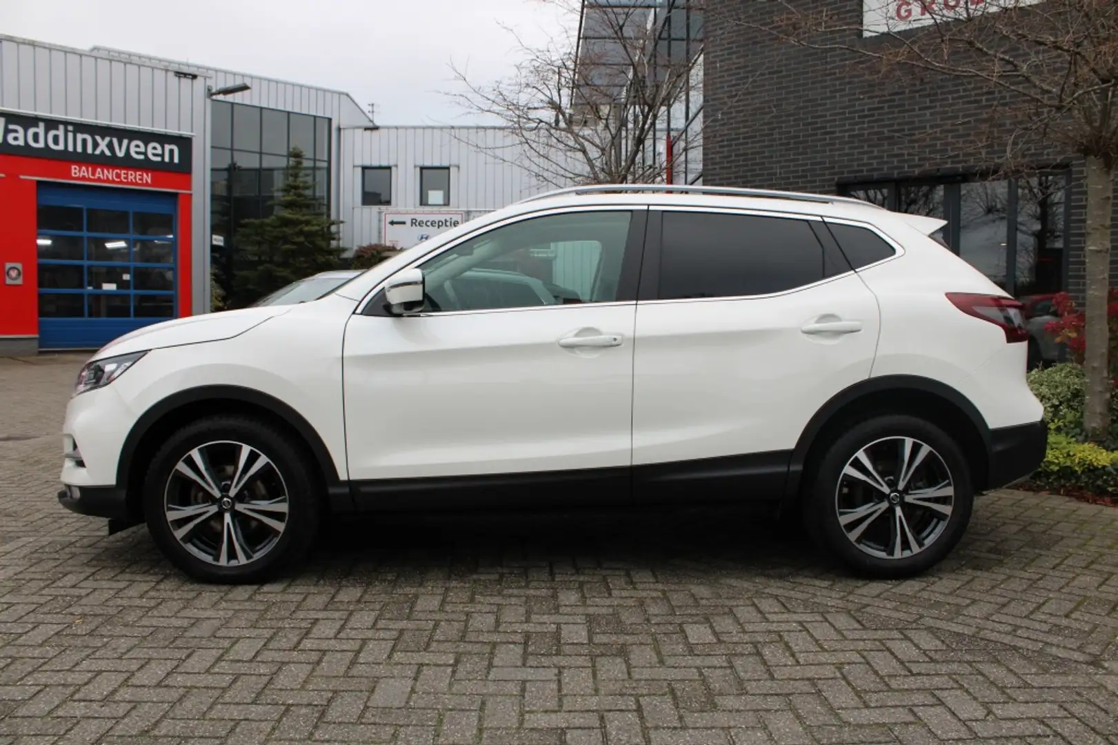 Nissan Qashqai 1.3 DIG-T N-Connecta 160pk Aut Navi/Pano/360 cam/1 Wit - 2