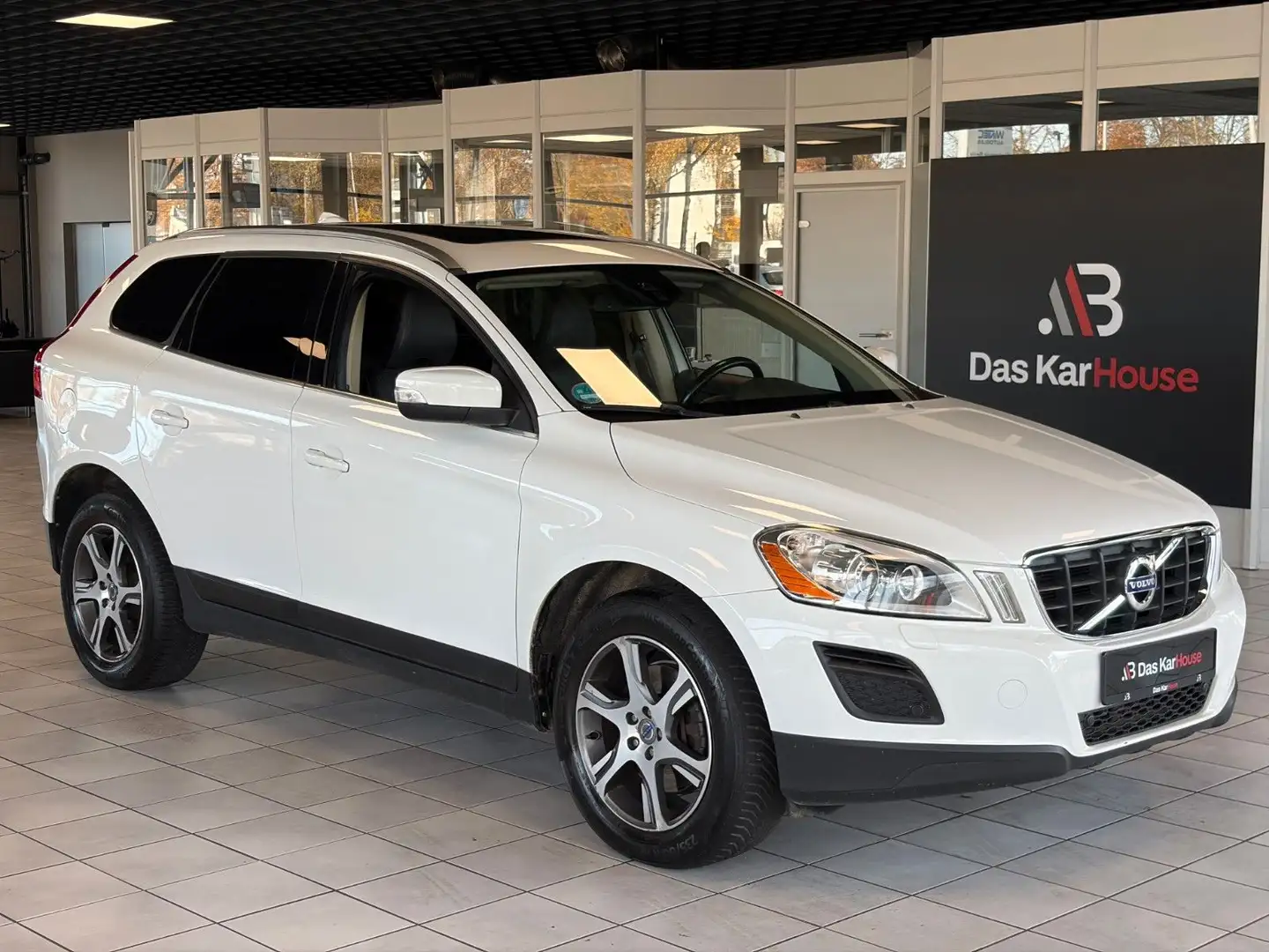 Volvo XC60 Summum AWD · AHK · Kamera Weiß - 1