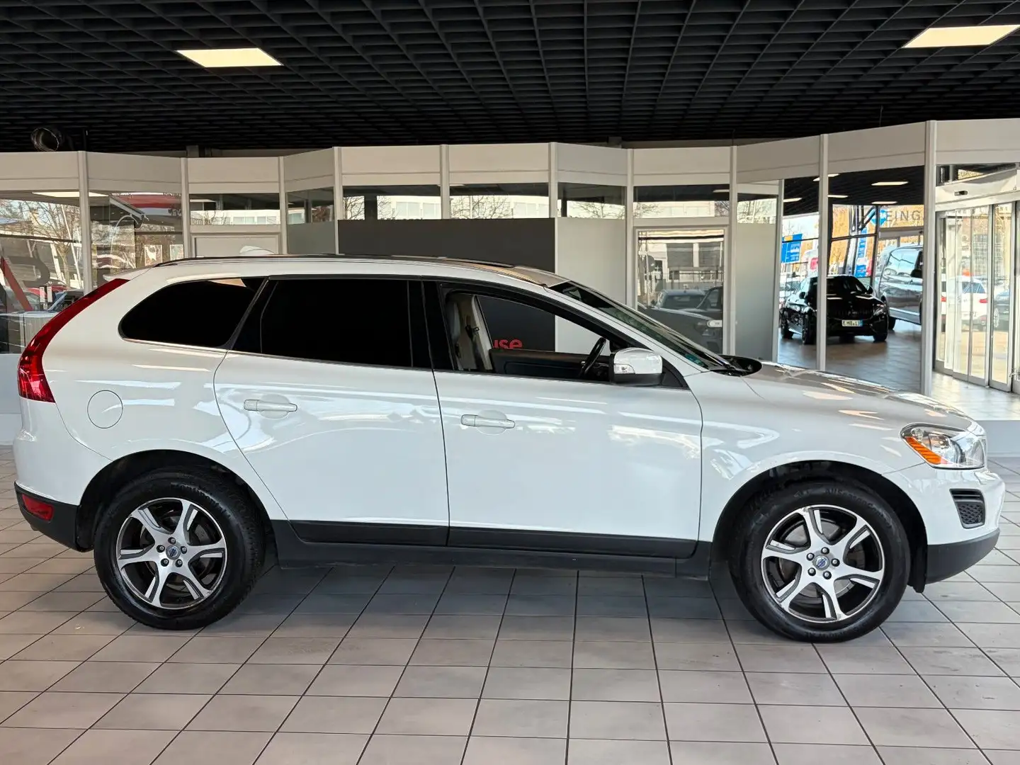 Volvo XC60 Summum AWD · AHK · Kamera Weiß - 2