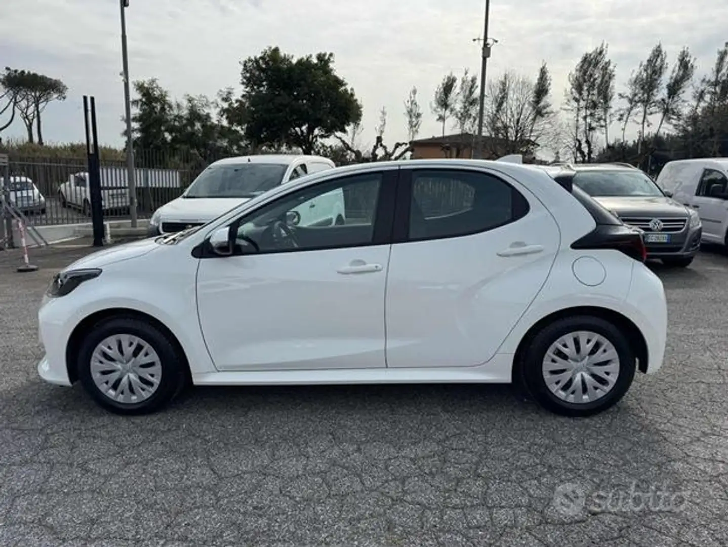 Toyota Yaris 1.5 Hybrid 5 porte Business Bianco - 1
