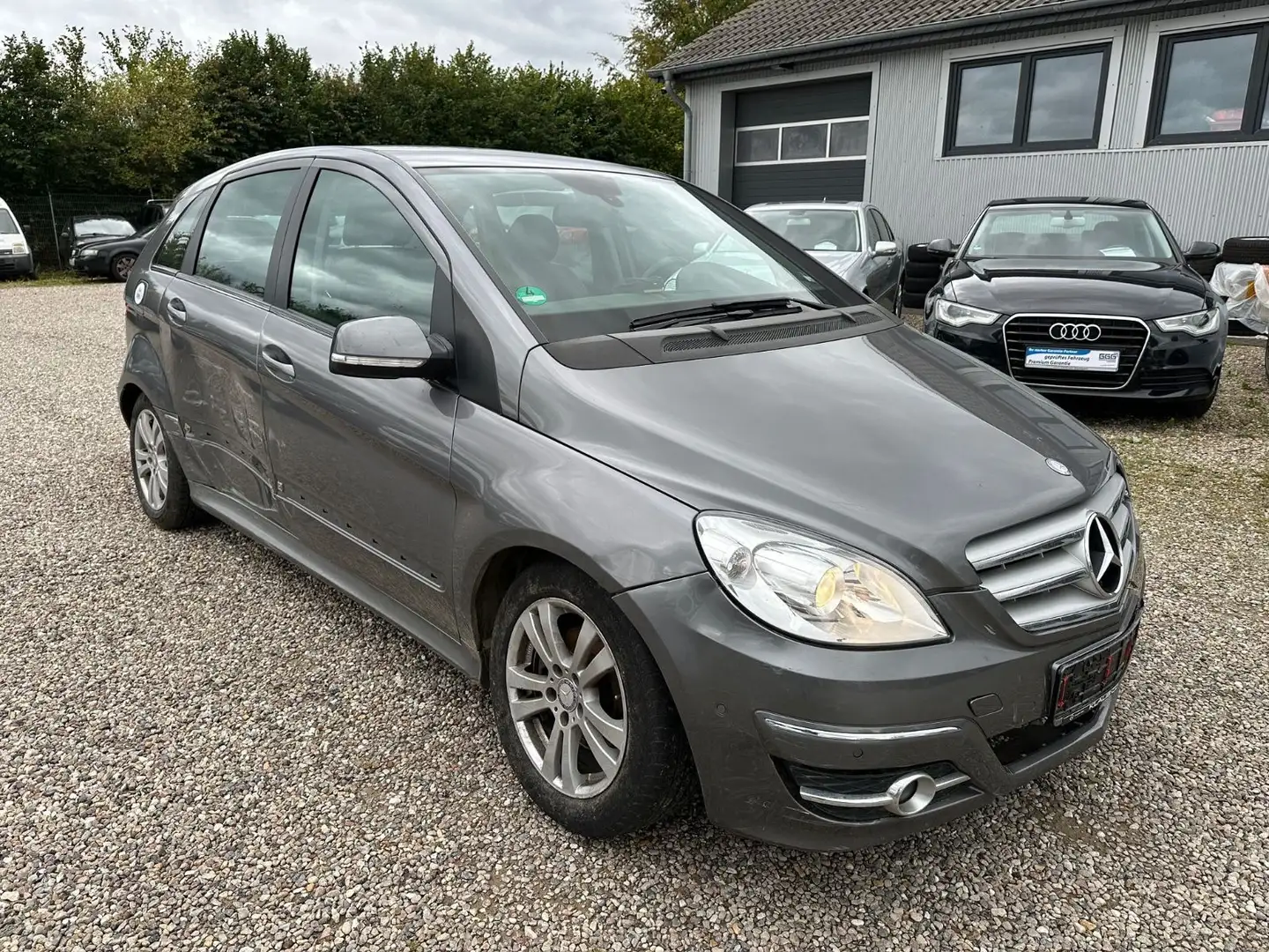 Mercedes-Benz B 180 CDI Sport-Paket Leder Tempomat Sitzheizung Grau - 1