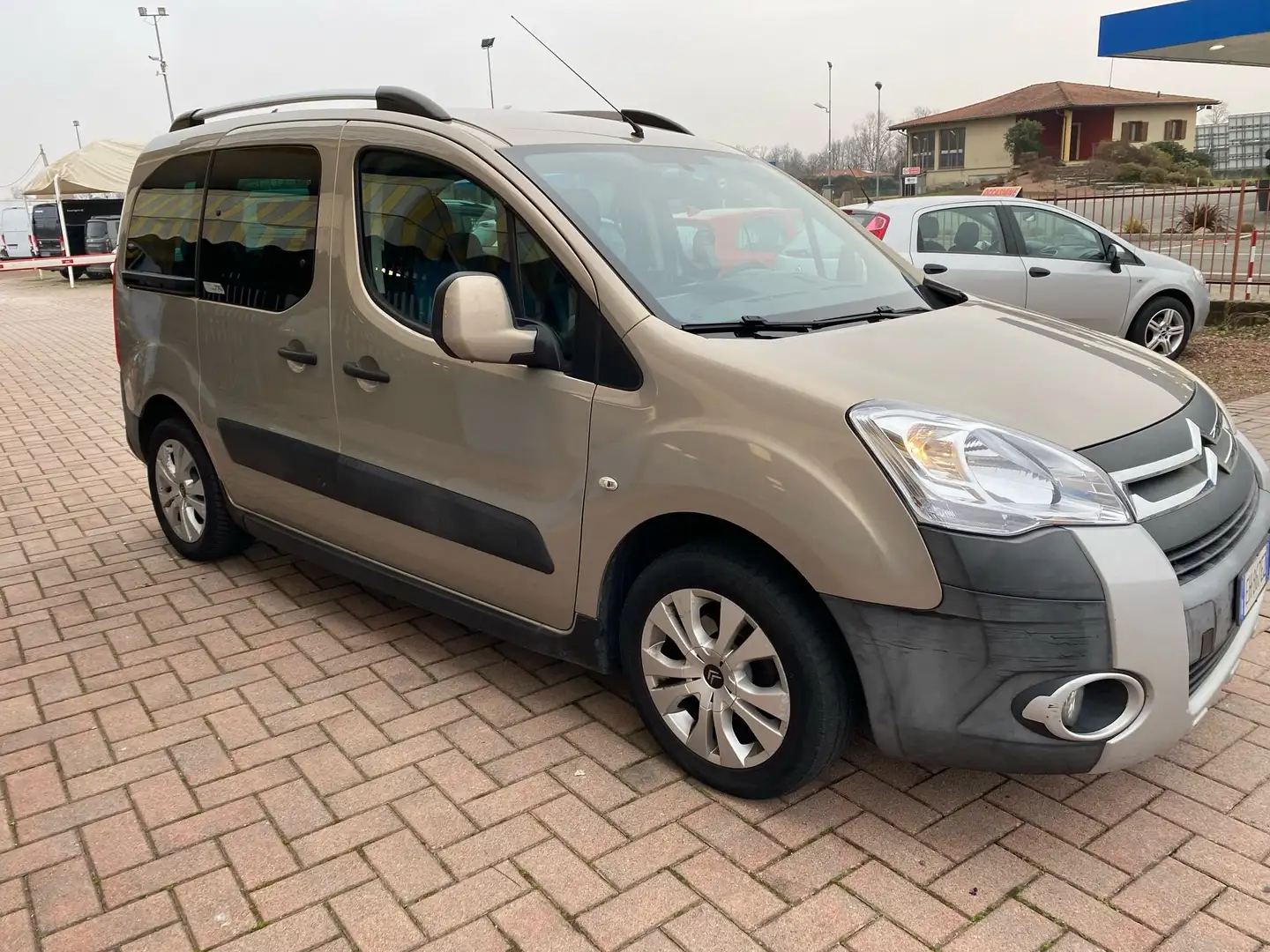 Citroen Berlingo Berlingo 1.6 hdi Xtr Theatre 90cv E5 Grau - 2