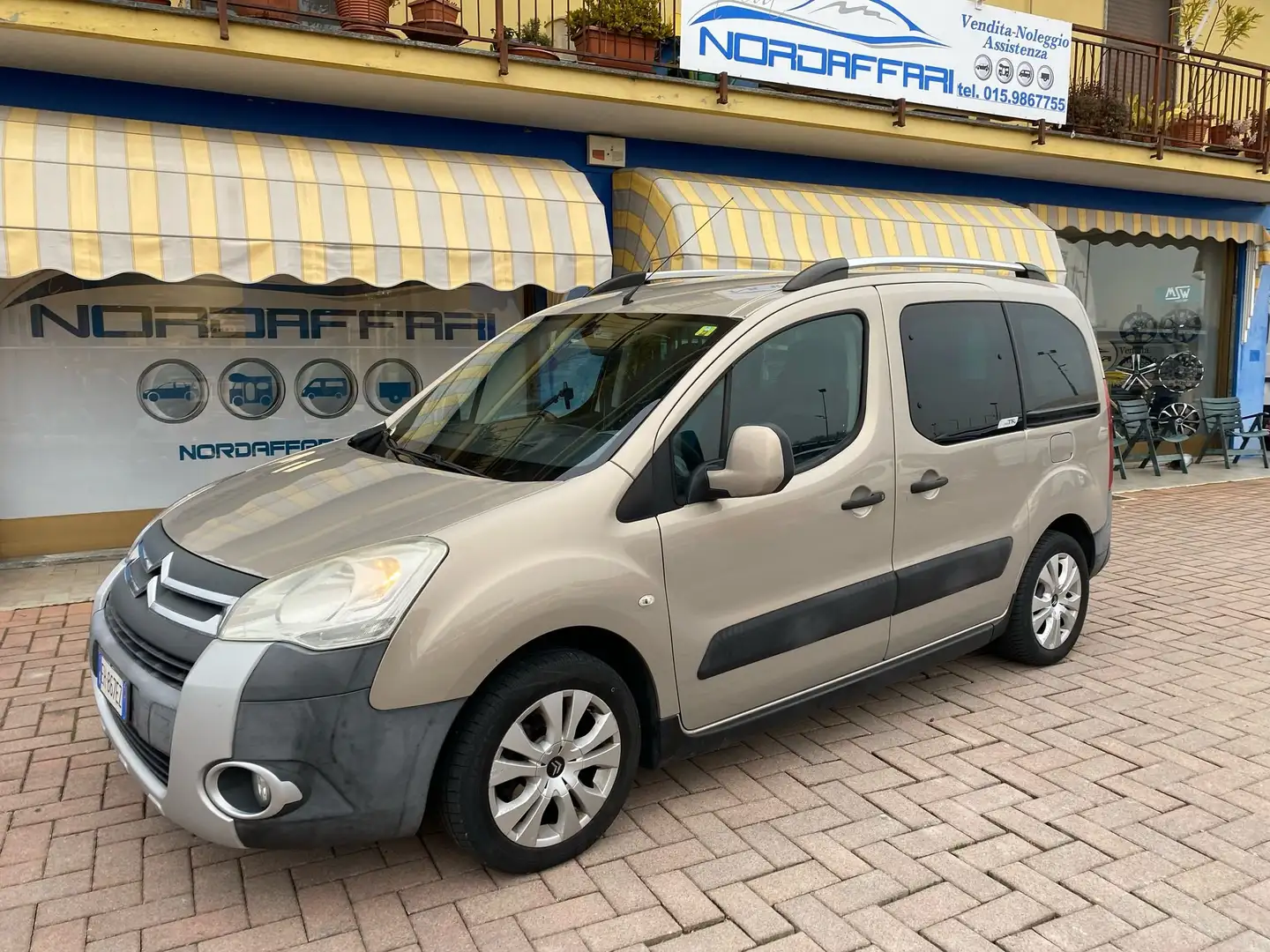 Citroen Berlingo Berlingo 1.6 hdi Xtr Theatre 90cv E5 Grau - 1