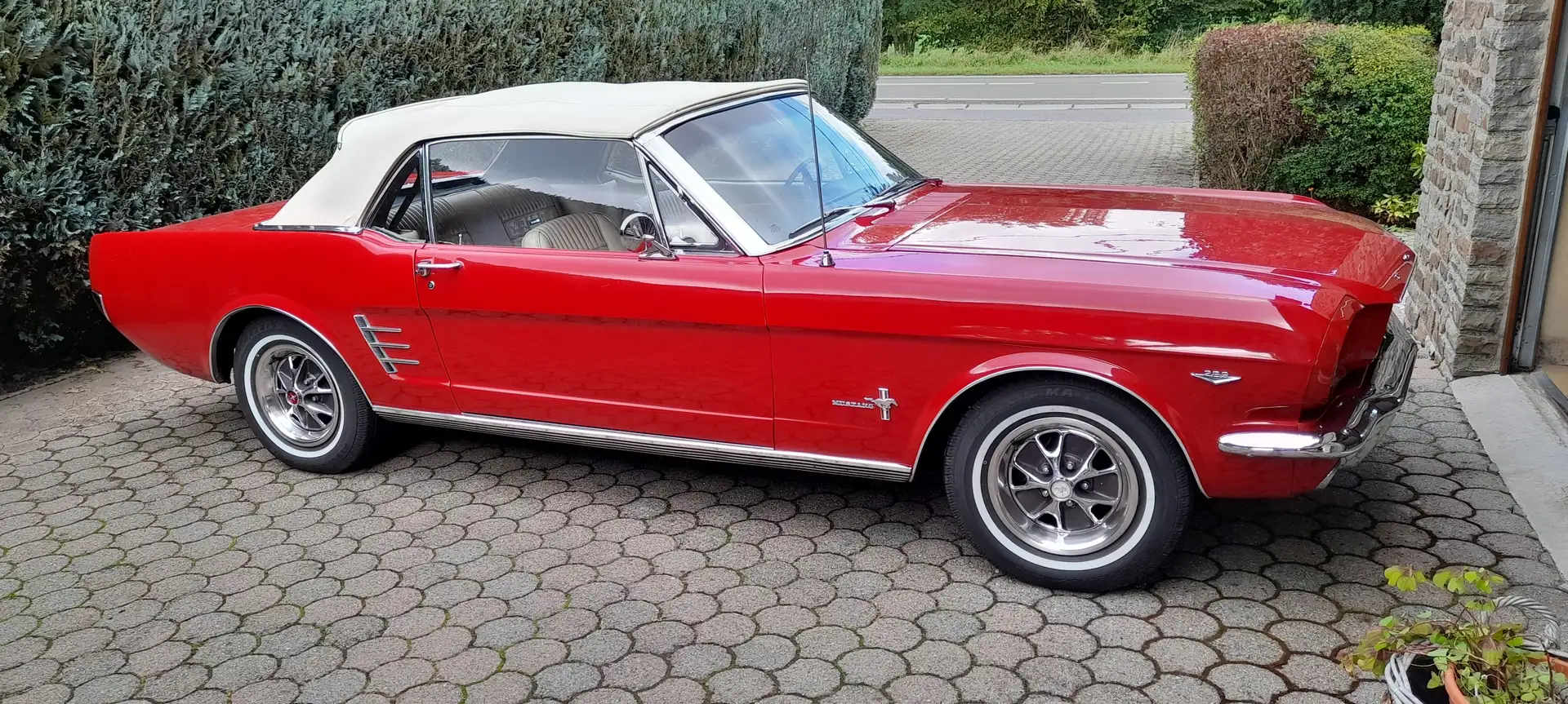 Ford Mustang Convertible 4.7 V8 1966 Rood - 1