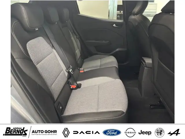 Renault Clio view 4