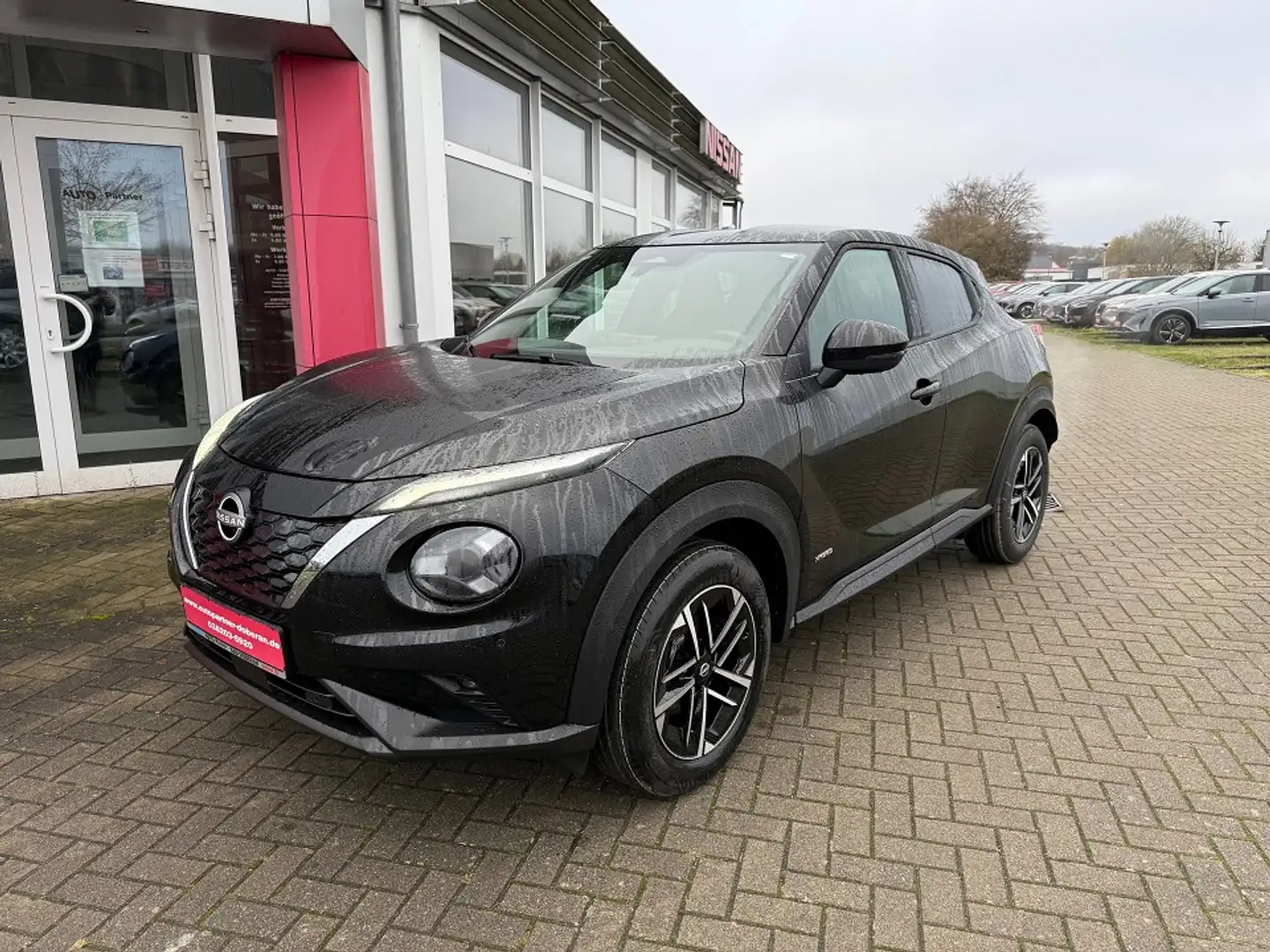 Nissan Juke 1.6 HYBRID 143PS 4AMT N-CONNECTA Winter II Schwarz - 1