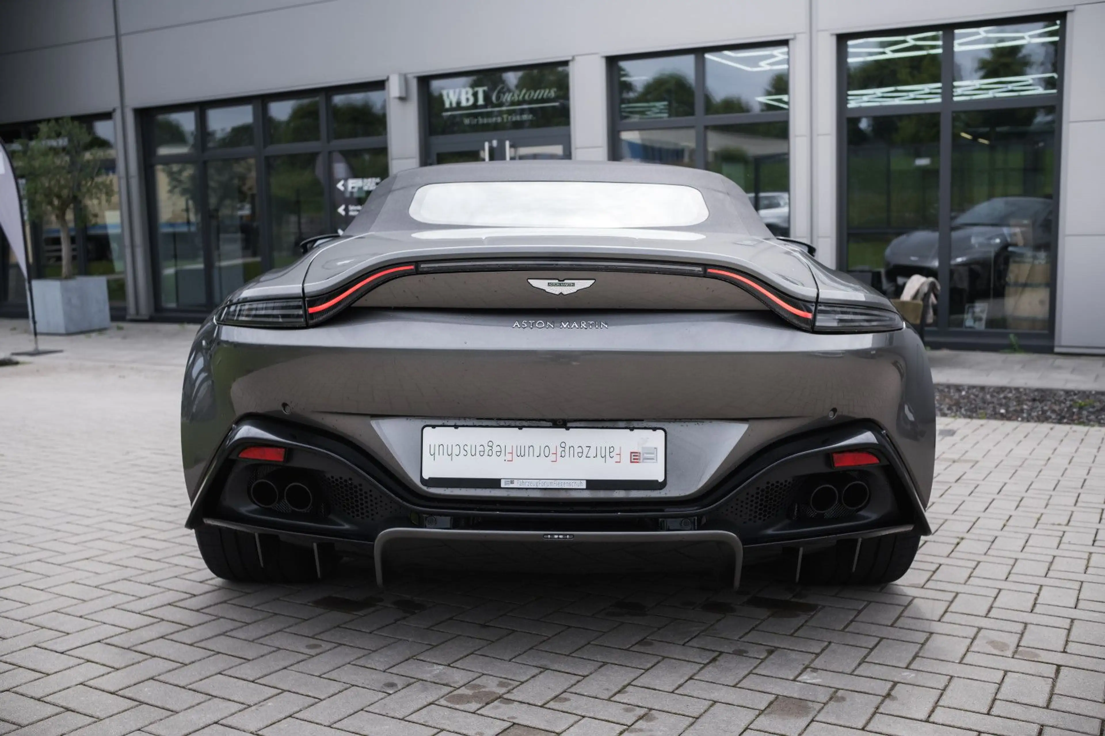 Aston Martin V8 -Roadster-AM Spezilafarbe-Sport Plus. — photo 13