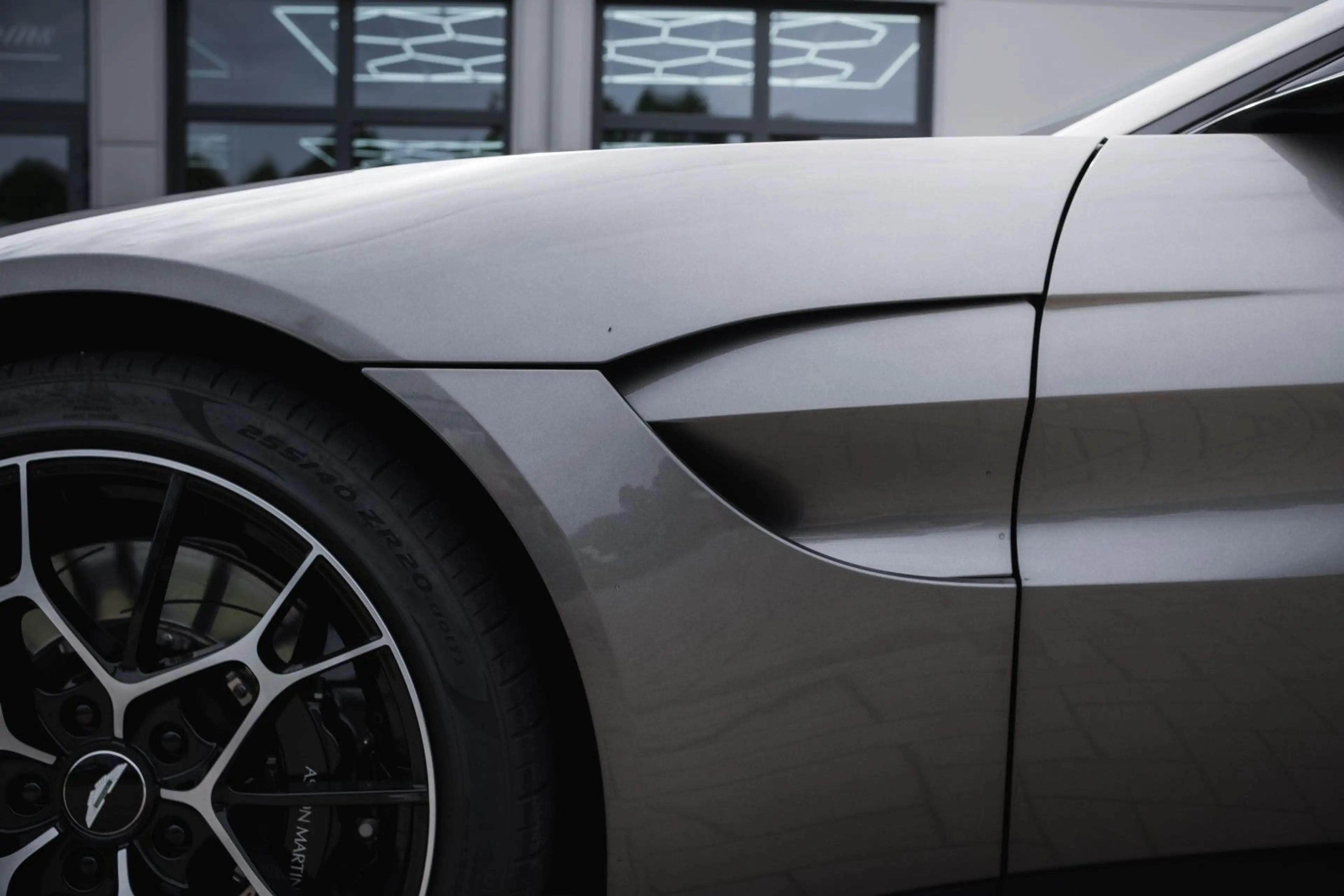 Aston Martin V8 -Roadster-AM Spezilafarbe-Sport Plus. — photo 6