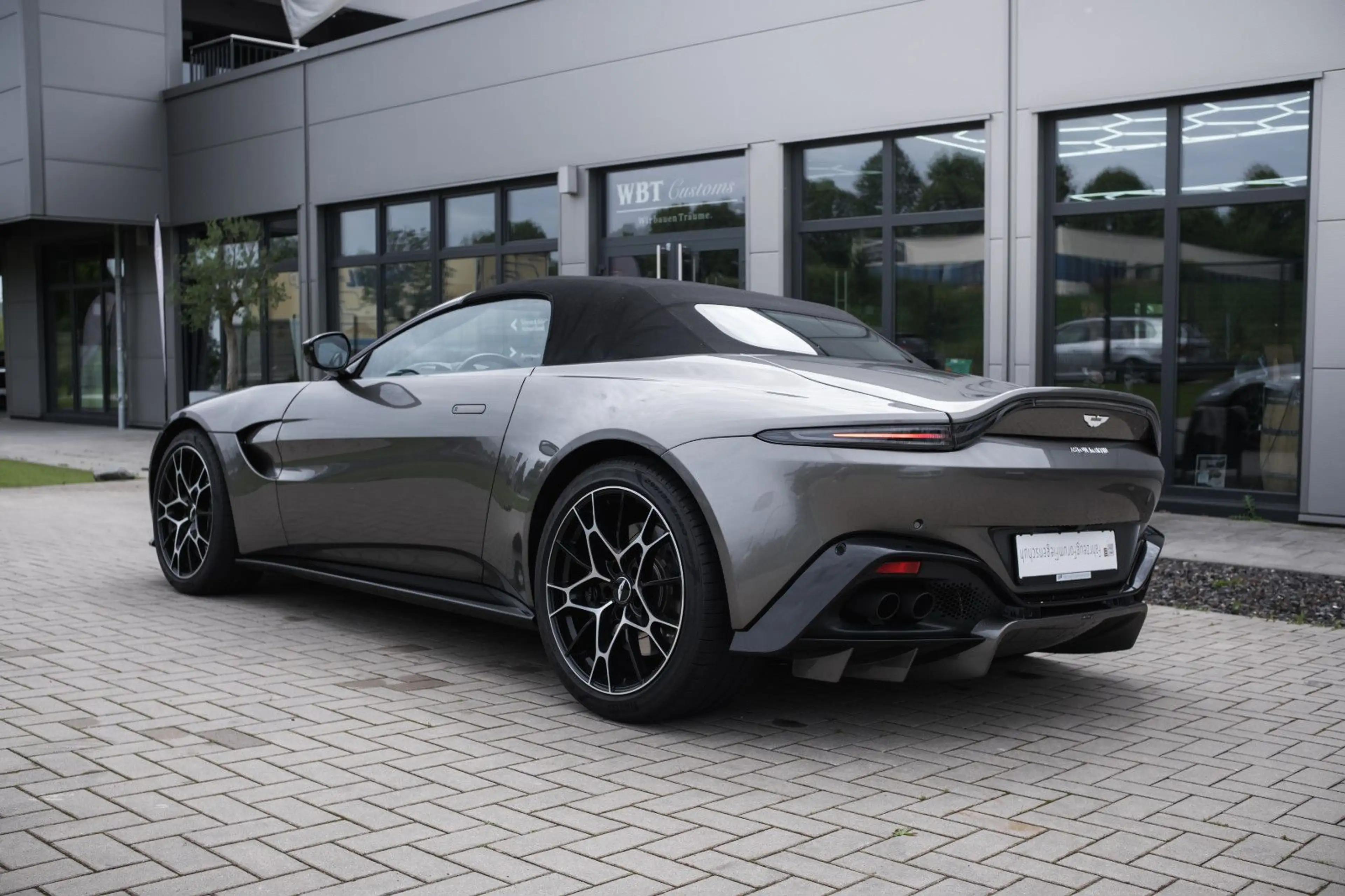 Aston Martin V8 -Roadster-AM Spezilafarbe-Sport Plus. — photo 3