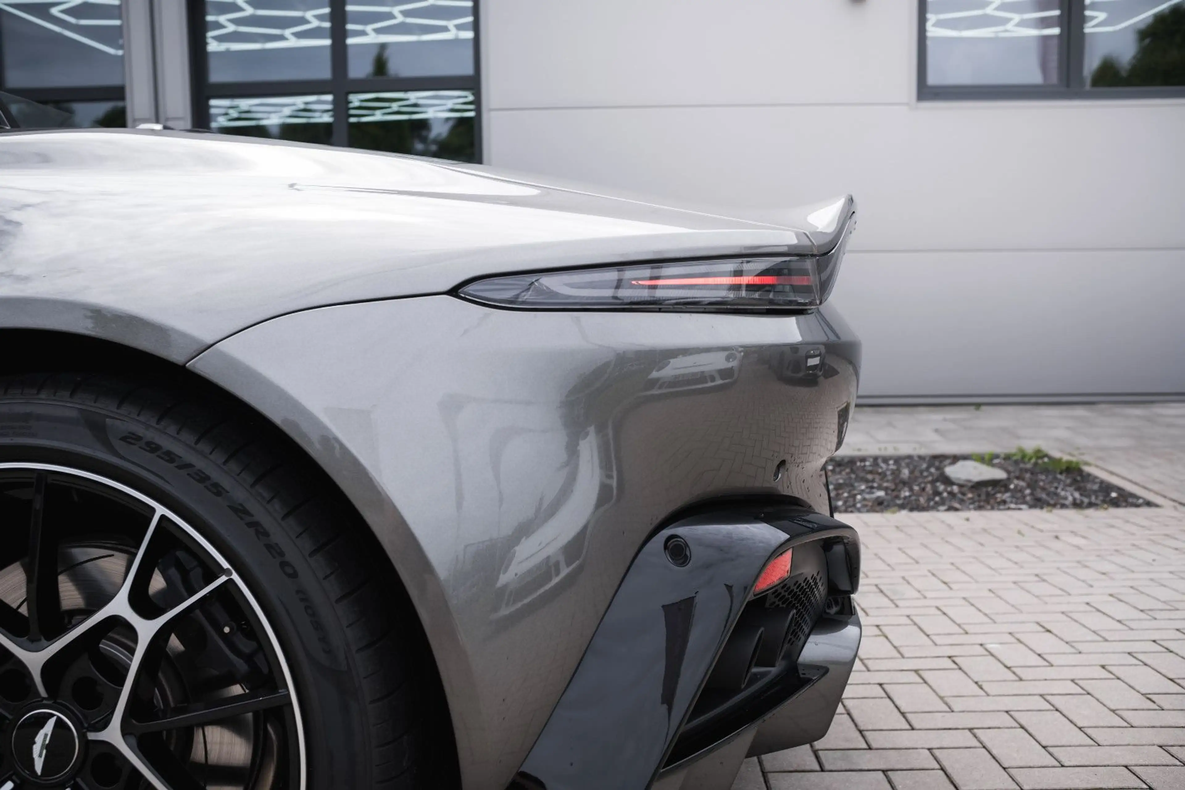 Aston Martin V8 -Roadster-AM Spezilafarbe-Sport Plus. — photo 9