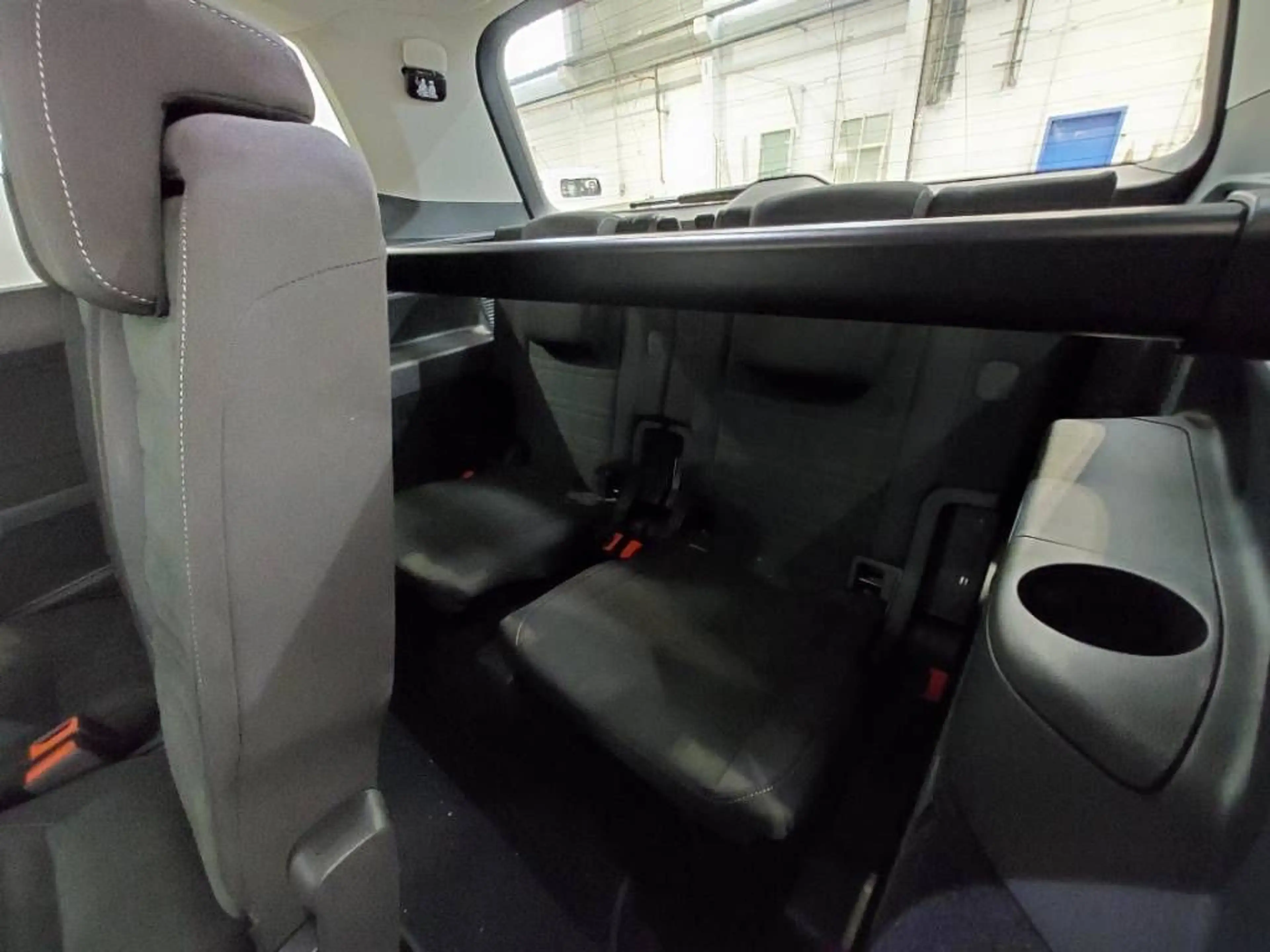 Volkswagen Touran Business AHK DYNAUDIO MASSAGE STHZ EasyOp — photo 12