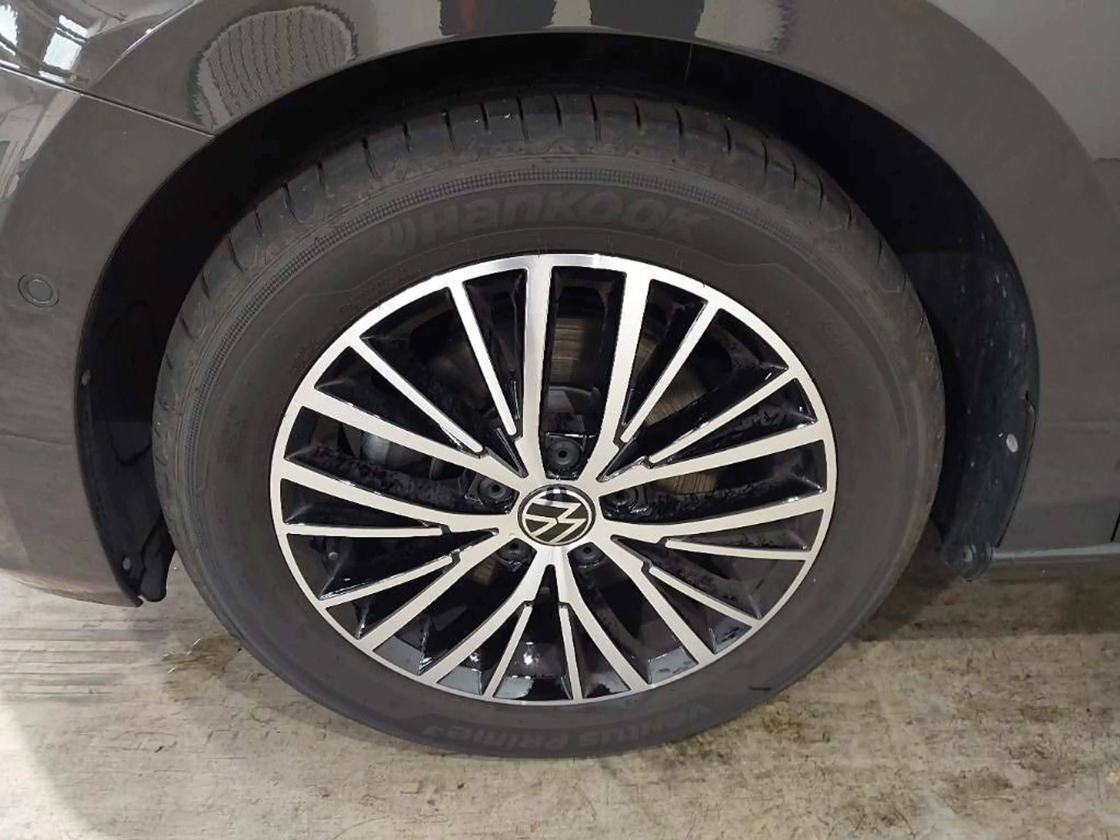 Volkswagen Touran Business AHK DYNAUDIO MASSAGE STHZ EasyOp — photo 9