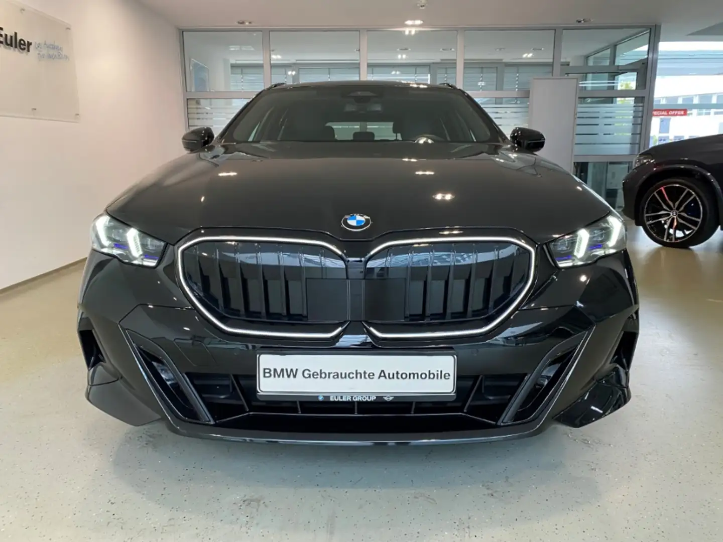 BMW 520 i M-Sport PRO Sommer19'' AHK ICONIC AdLED H/K Park Schwarz - 2